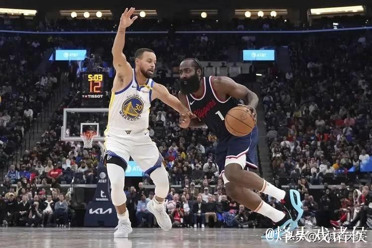 哈登23+11闪耀，库里两次崴脚提前离场，快船击败勇士