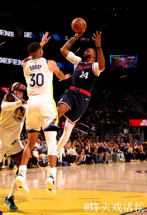 哈登23+11统治比赛，库里脚踝受伤退场，快船力克勇士